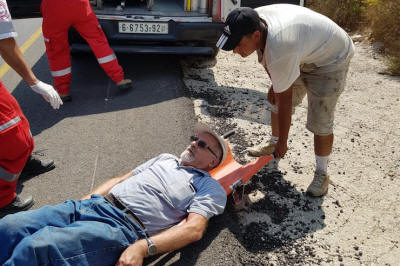 Rabbi Moshe Yehudai is evacuated from the village of Burin during an olive harvest after being attacked by Israeli settlers from the nearby settlement of Yitzhar. (Rabbis for Human Rights)