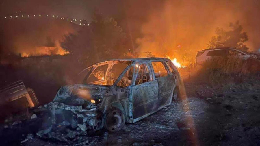 US Rep. Ilhan Omar (D-MN) (L) talks with Speaker of the House Nancy Pelosi (D-CA) during a rally with fellow Democrats before voting on H.R. 1, or the People Act, on the East Steps of the US Capitol on March 08, 2019 in Washington, DC. (AFP photo)